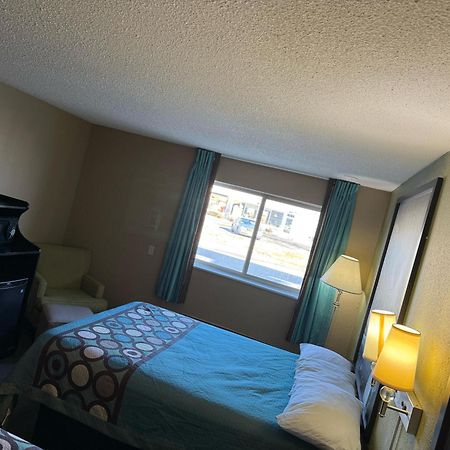 Super 8 By Wyndham Mendota I-39 Hotell Eksteriør bilde