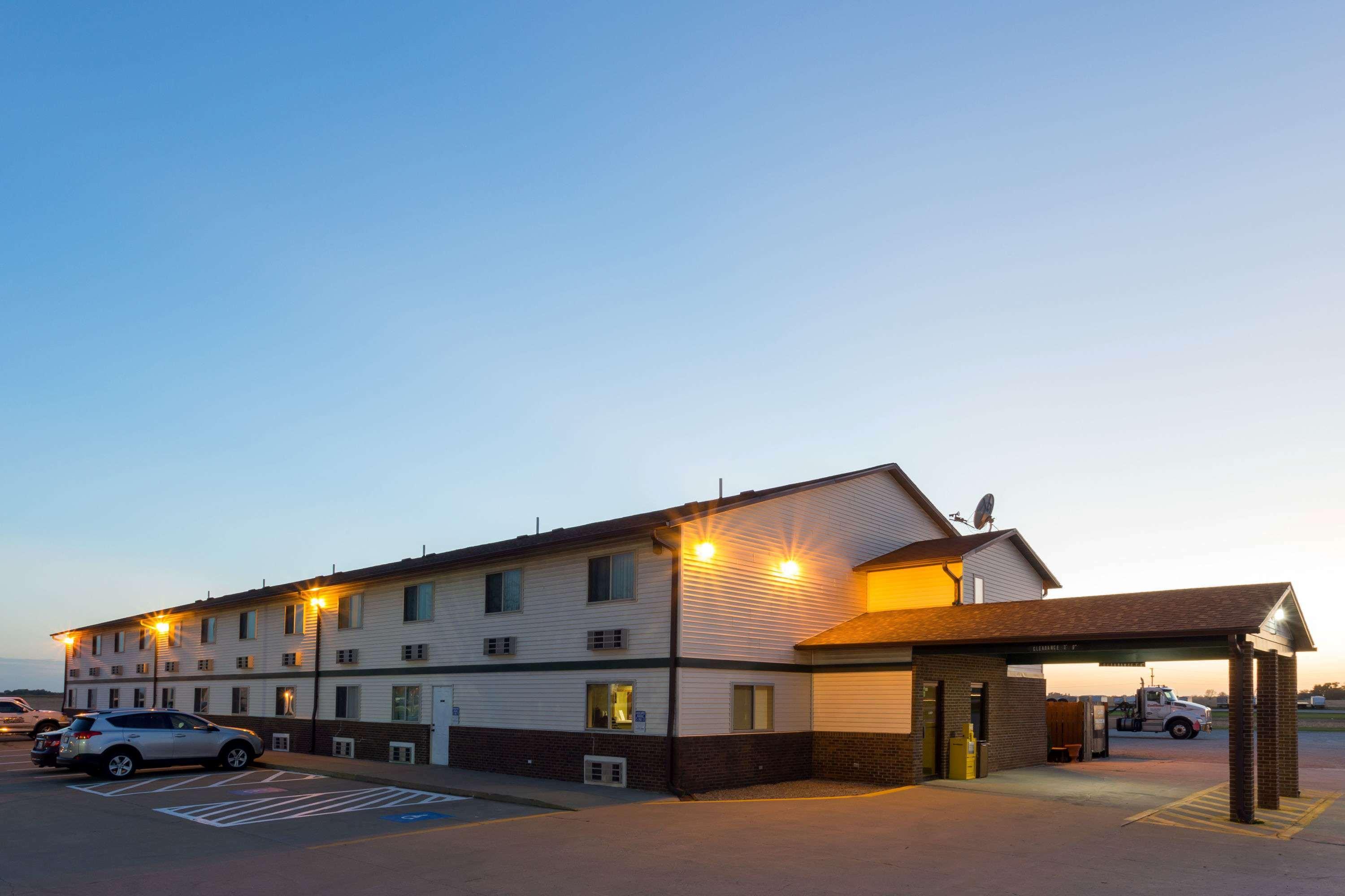 Super 8 By Wyndham Mendota I-39 Hotell Eksteriør bilde