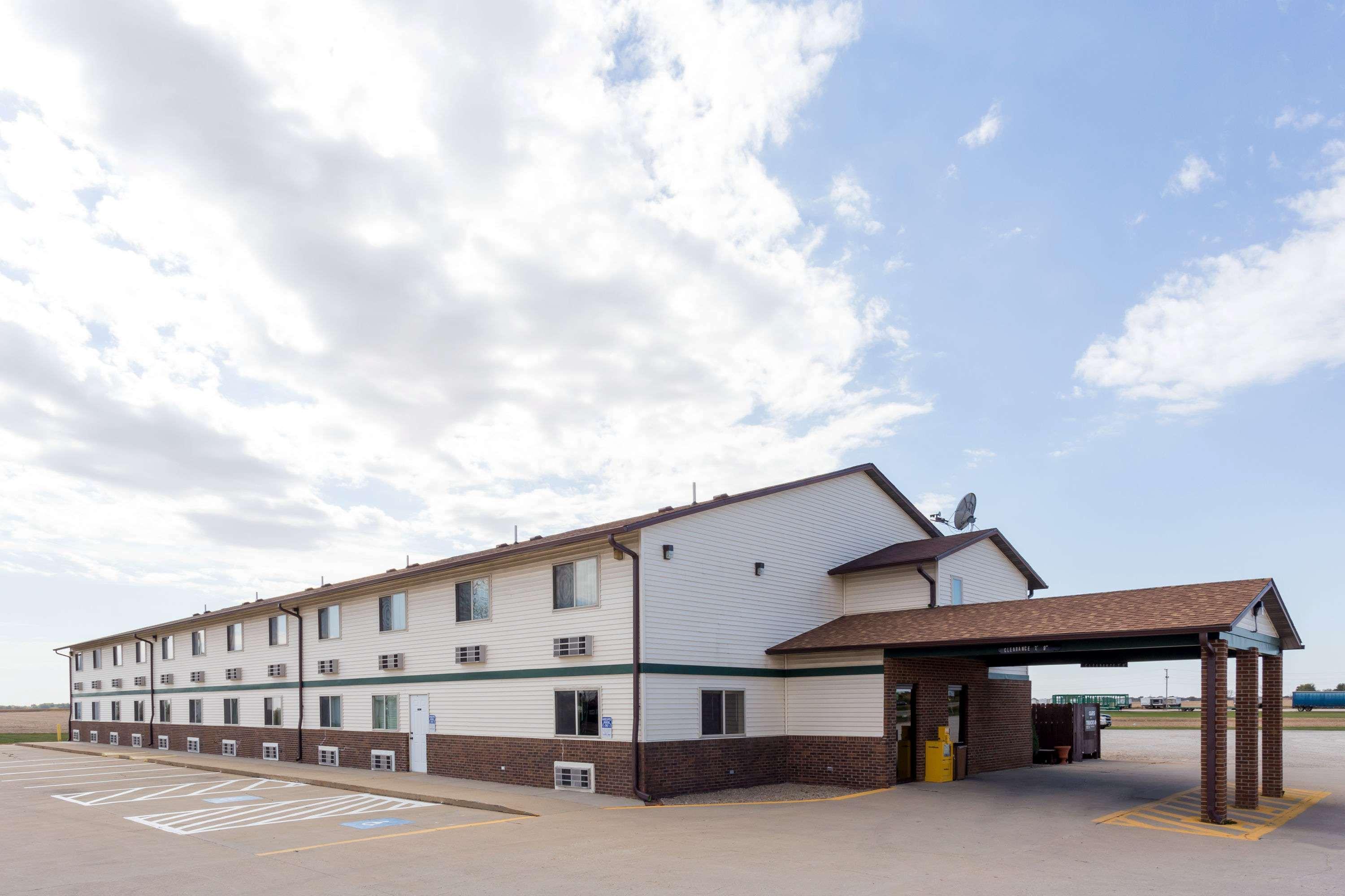 Super 8 By Wyndham Mendota I-39 Hotell Eksteriør bilde