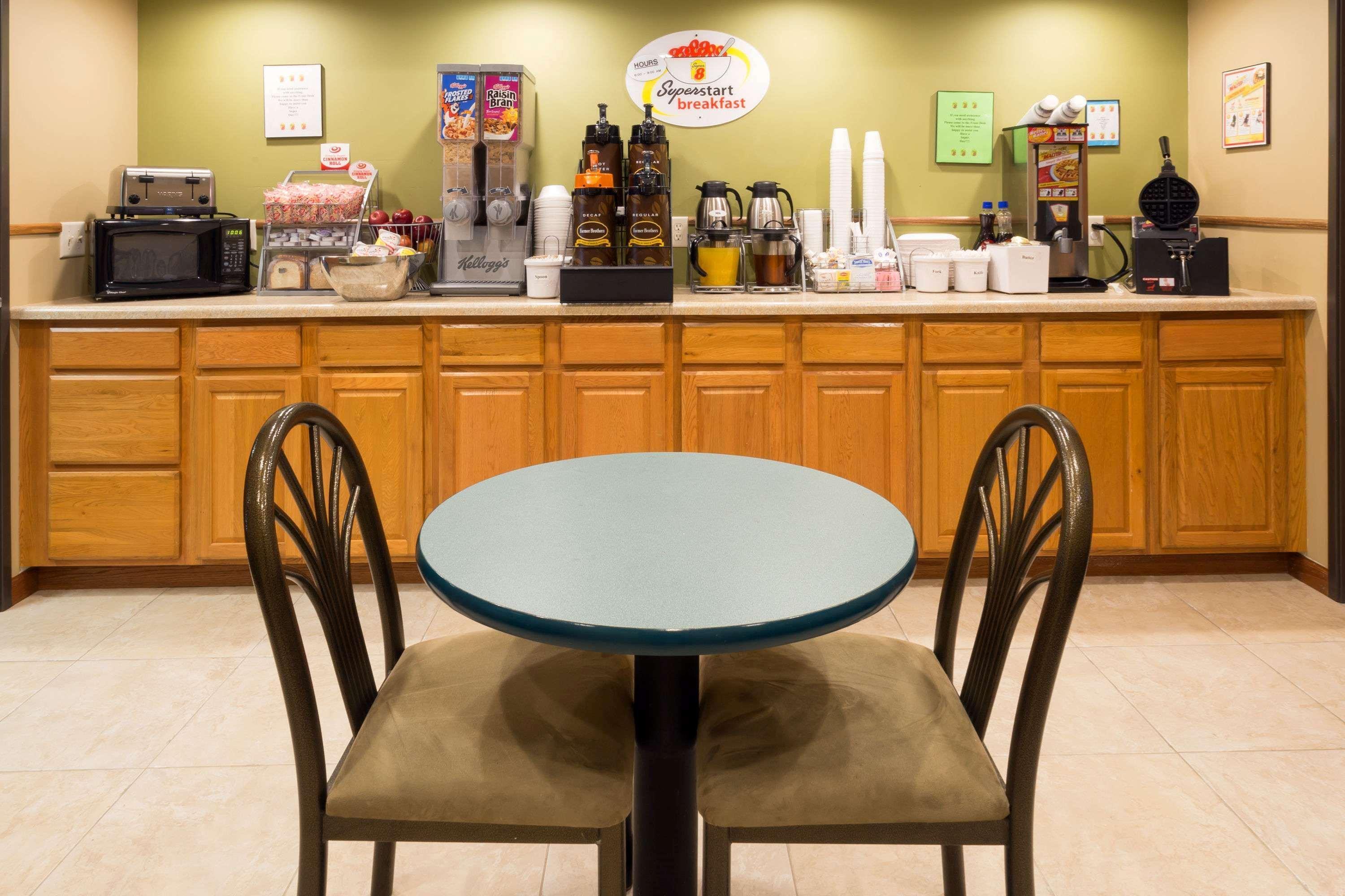 Super 8 By Wyndham Mendota I-39 Hotell Eksteriør bilde
