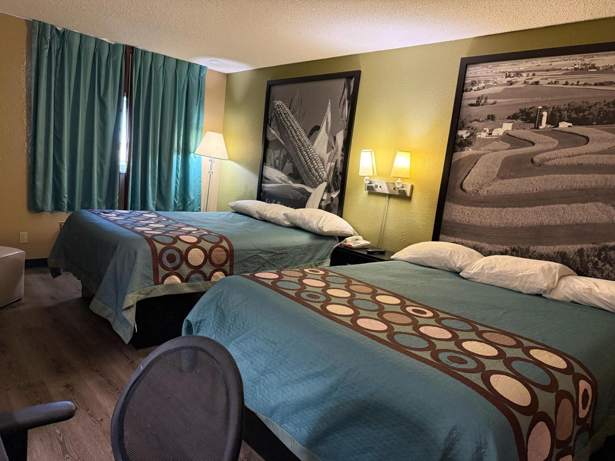 Super 8 By Wyndham Mendota I-39 Hotell Eksteriør bilde