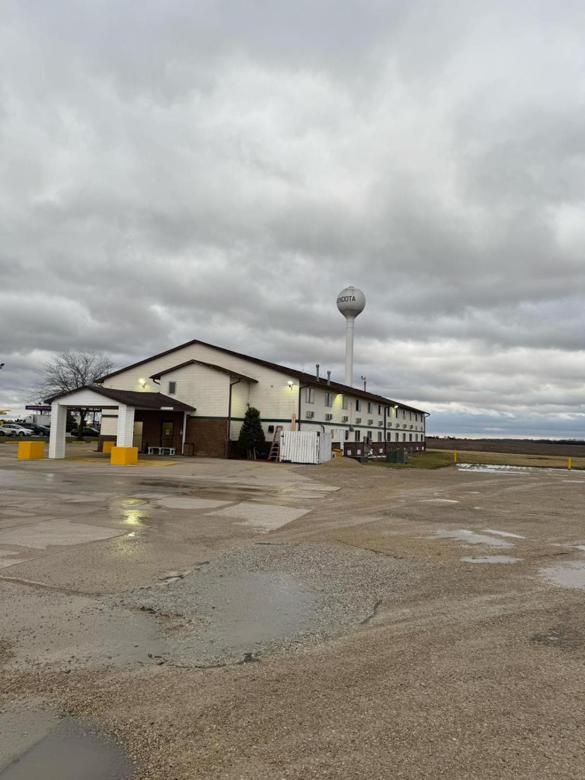 Super 8 By Wyndham Mendota I-39 Hotell Eksteriør bilde